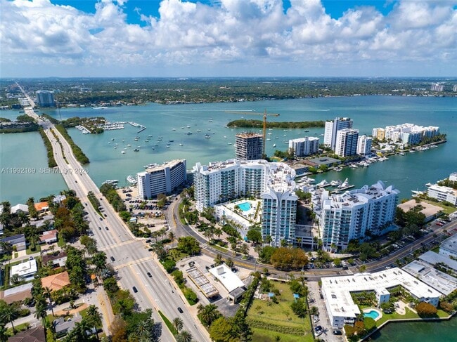 Building Photo - 7918 Harbor Island Dr Unit 311