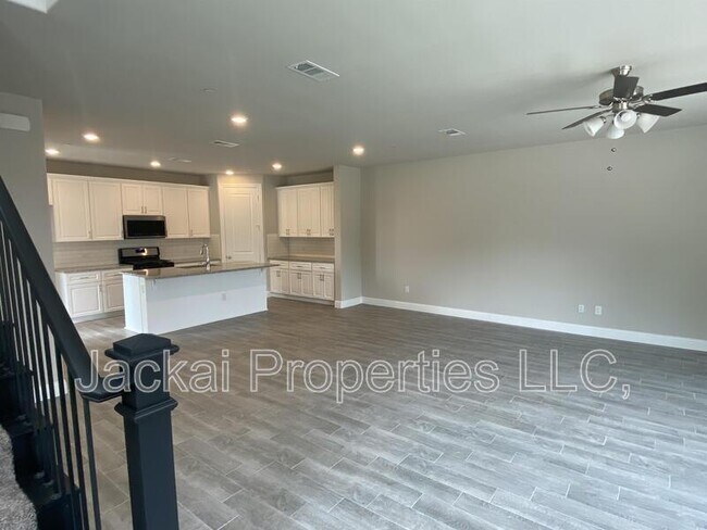 801 Ponds Edge Ln
