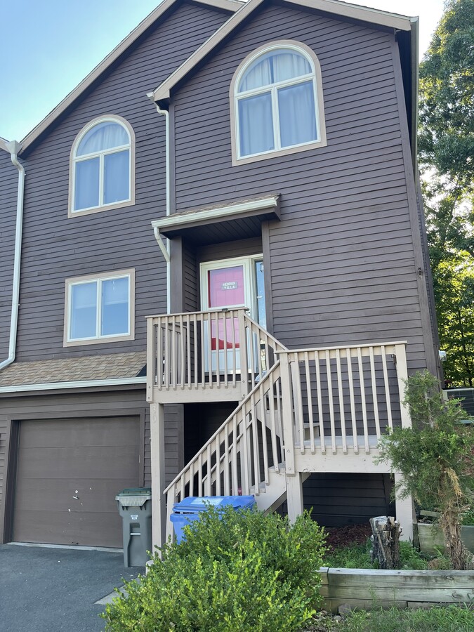 Photo - 30 Jeffrey Alan Dr