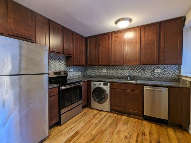 Photo - 556 W Arlington Pl