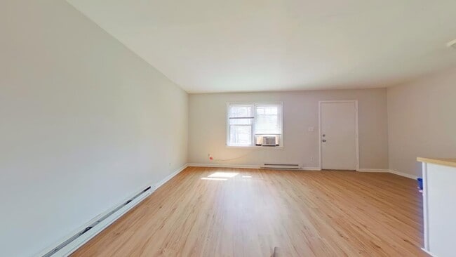 Photo - 1653 Dane St