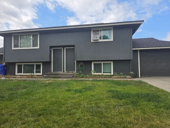 Building Photo - Augusta Ave, Duplex Unit 10513