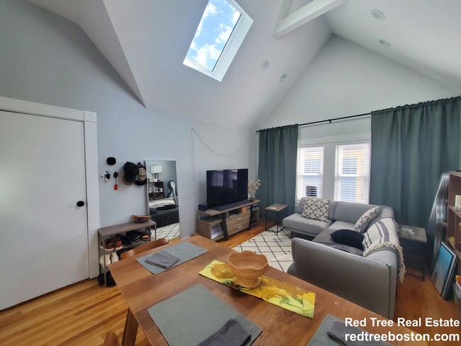 Photo - 72 Marshall St Unit 3