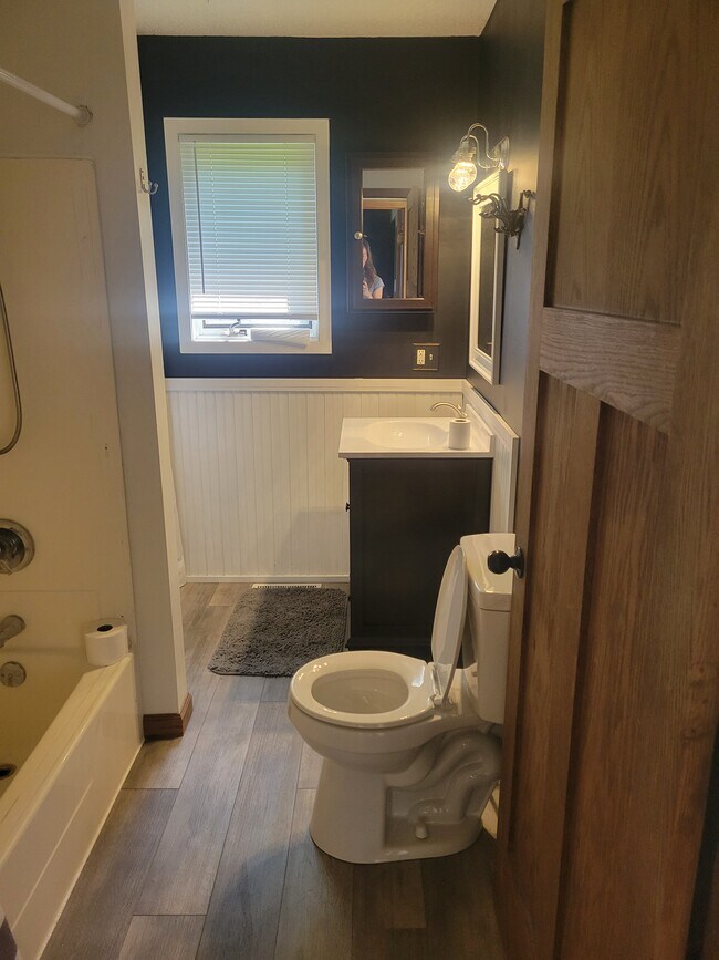 Photo - 913 2nd St SE