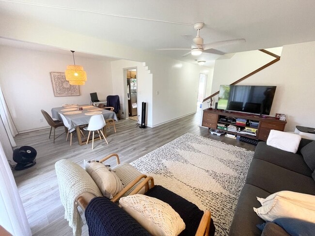 Building Photo - 3 bed, 2 bath w/ 2 parking stalls at Aikahi Gardens!