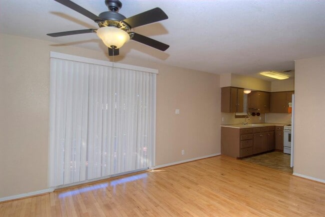 Photo - 2614 Little John Ln