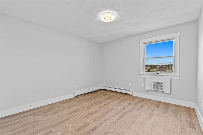 Photo - 4 Golden Ct Unit 2