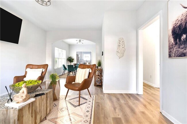 Photo - 56 Holly Rd NW