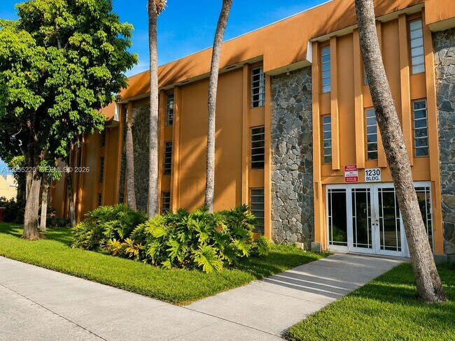 1230 W 54th St Unit 329A