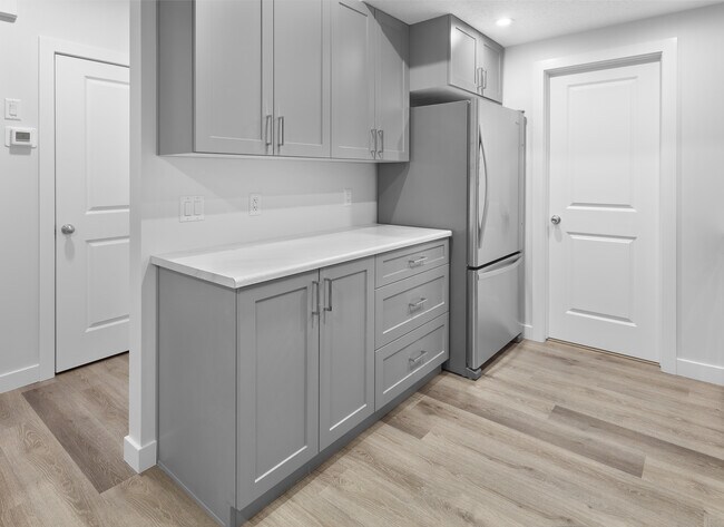 Photo - 3016-3169 166 St S W