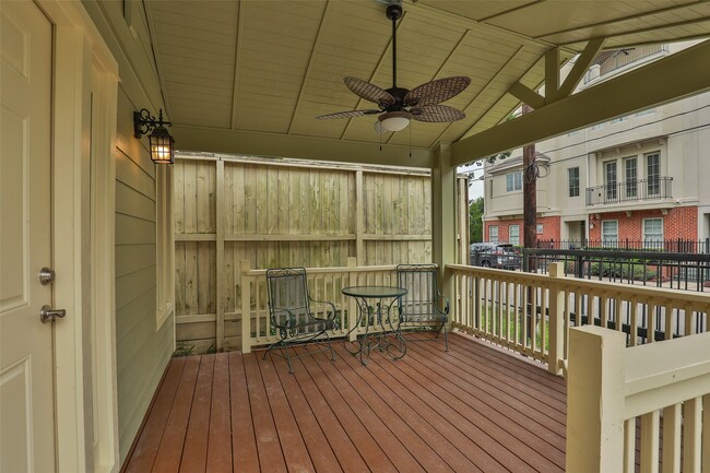 Photo - 1611 Oakdale St