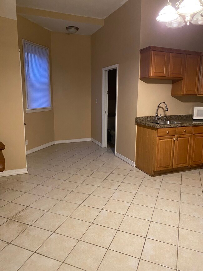 Photo - 1800 W 21st Plz Unit 1 Floor