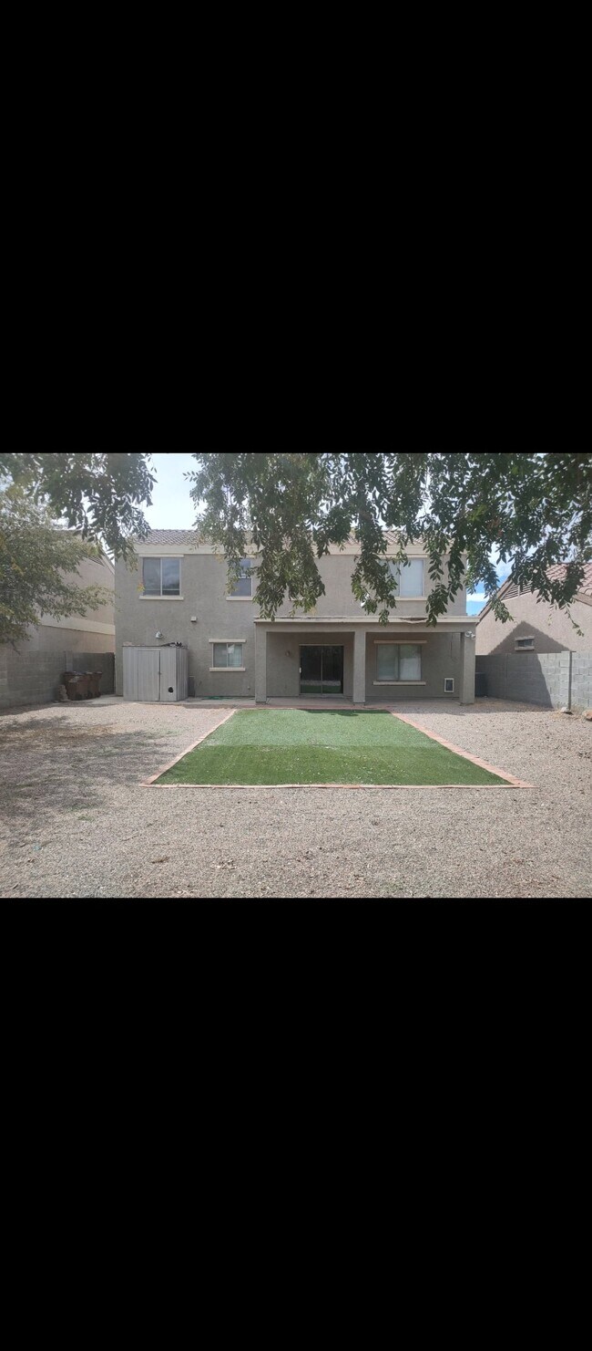 39329 N Laura Ave