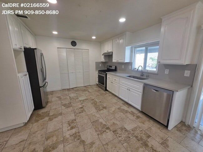 Photo - Ontario 3 Bedroom Home