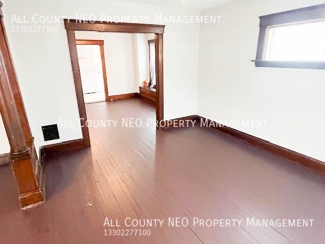 Photo - 9423 Denison Ave