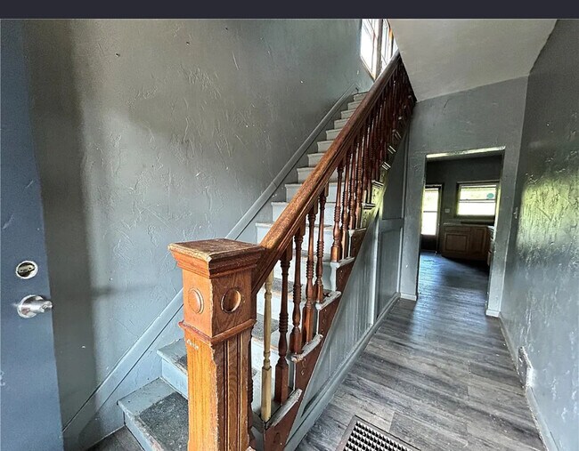 Photo - 2405 Harrison St