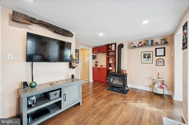 Photo - 407 Emerald St