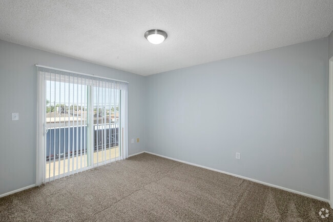 2BR, 1BA - 824SF - Primary Bedroom