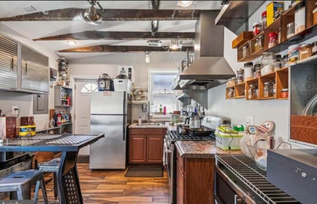 Photo - 300-310 East 25th Street, unit 3