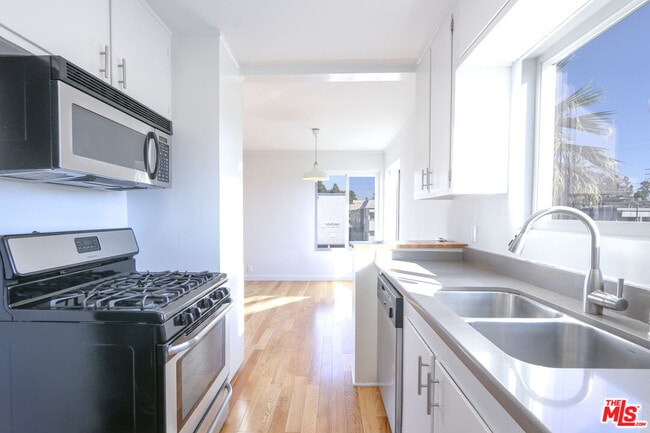 Photo - 609 Hayworth Ave Unit 105