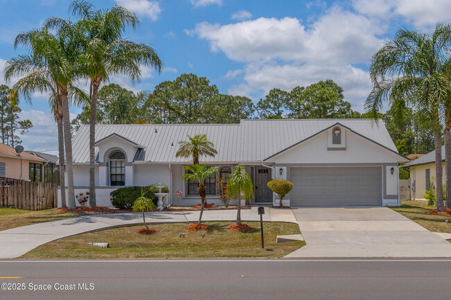 Photo - 930 Degroodt Rd SW Casa