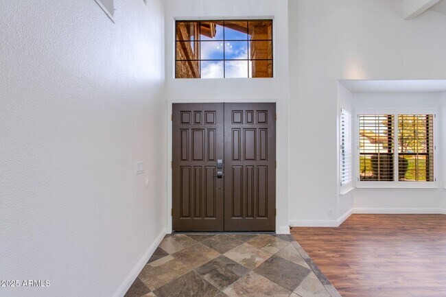 Photo - 5513 E Grovers Ave