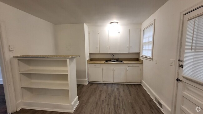 Building Photo - Two Bedroom Apt in Sumter SC!  Free Applic...