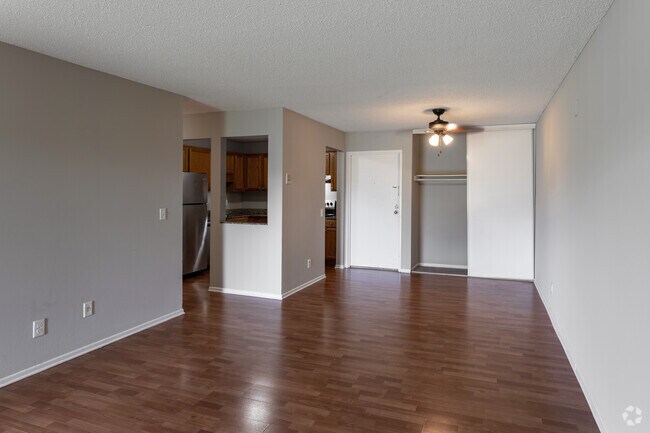 2BR, 2BA - 1,100SF - Living Room