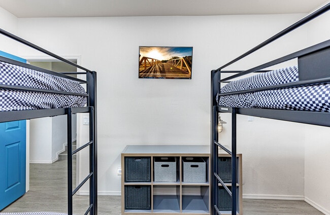 Photo - 820 Avalon Ave