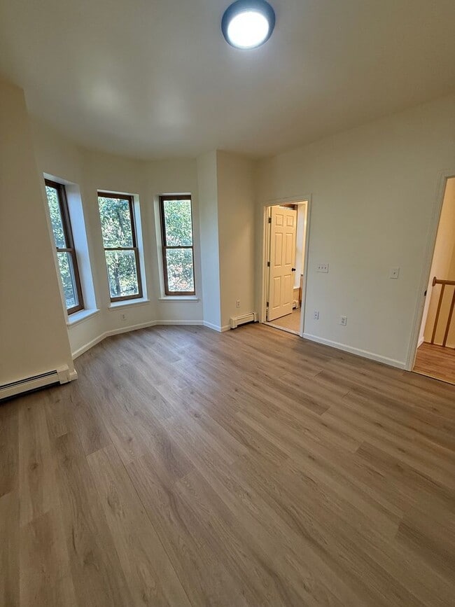 Building Photo - 52 Johnston St Unit 2
