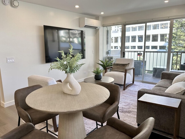 Building Photo - 2464 Prince Edward St Unit ID1327714P