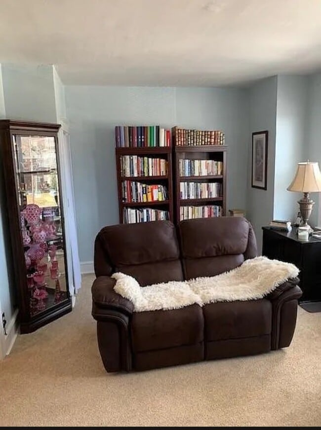 Photo - 690 Pont Reading Rd