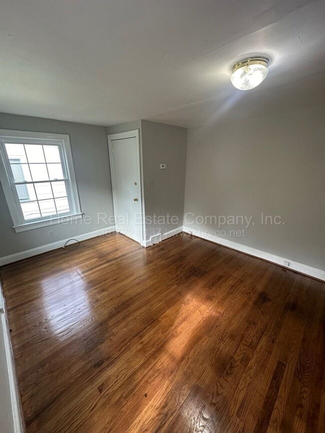 Photo - 611 Mulberry St SW