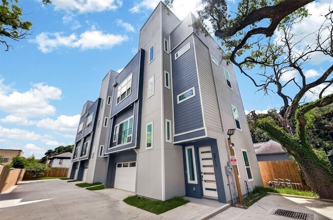 Building Photo - 2711 Dennis St
