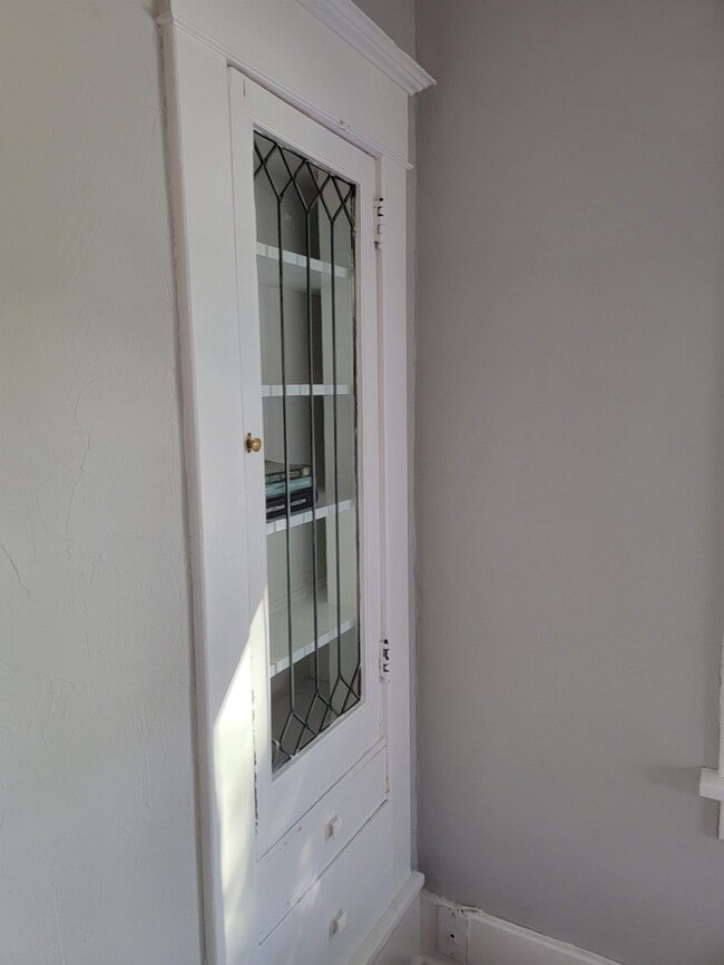 Photo - 515 E Callender St