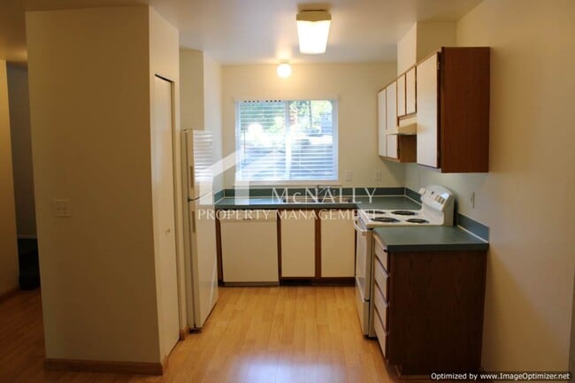 Photo - 2 Bedroom, 1.5 Bathroom Townhouse in Port ...