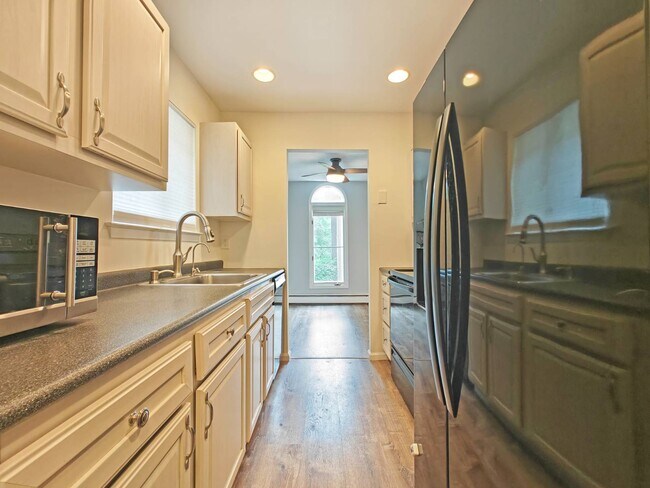 Photo - 15 Granada Crescent Unit 15