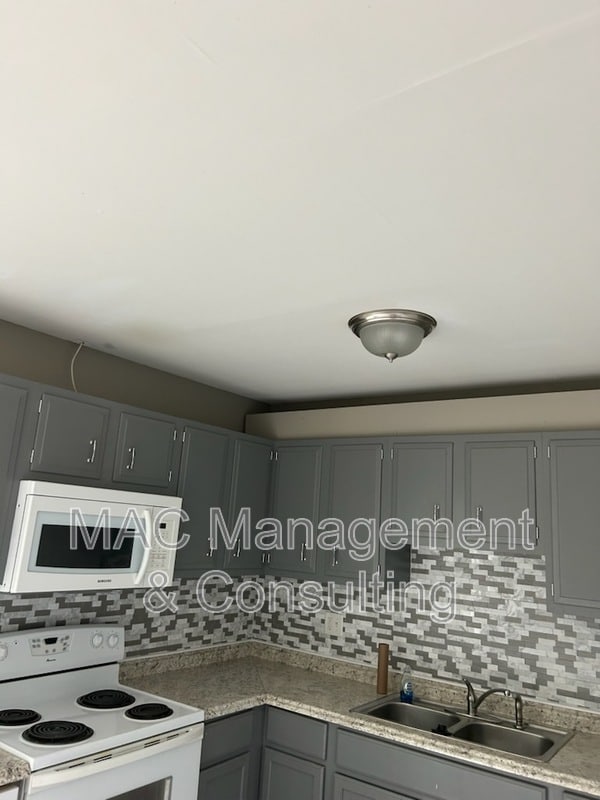 Photo - 1010 Country Club Rd