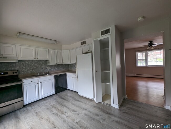 Building Photo - 2 Loveland Hill Rd Unit I2
