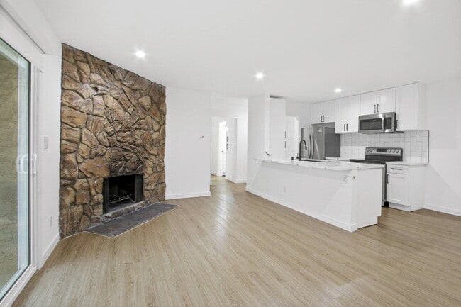 Building Photo - 12707 Mitchell Rental