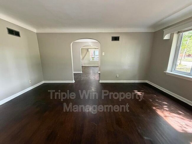 Photo - 1629 Redman Rd