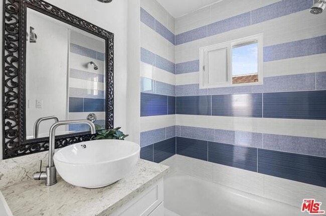 Photo - 2134 Stewart St