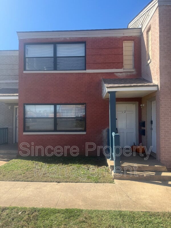 Building Photo - 1921 NE 25th St Unit Apt. 2