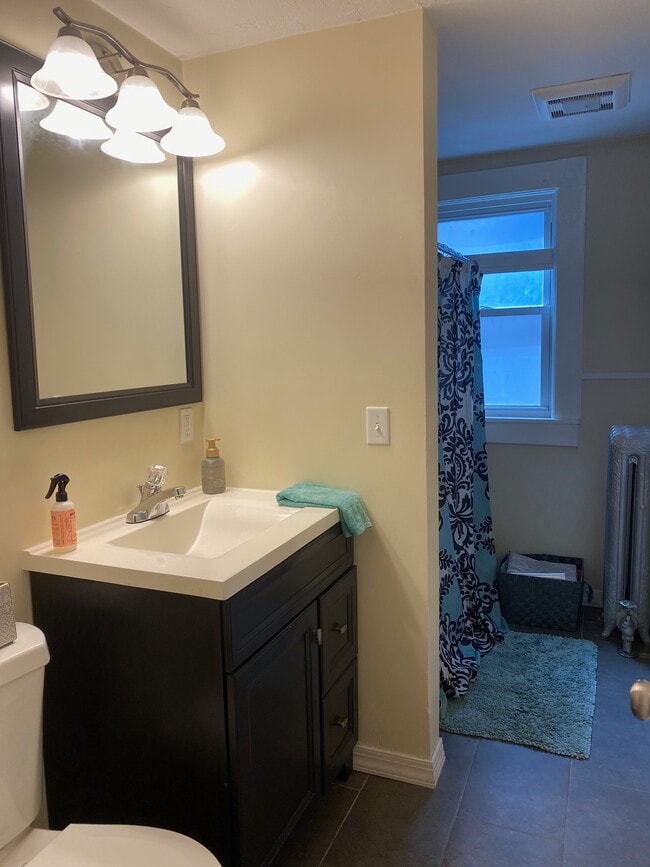 Building Photo - 552 Rogers St Unit 1 Rental