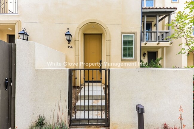 2 Bedroom La Habra Townhome - 2 Bedroom La Habra Townhome