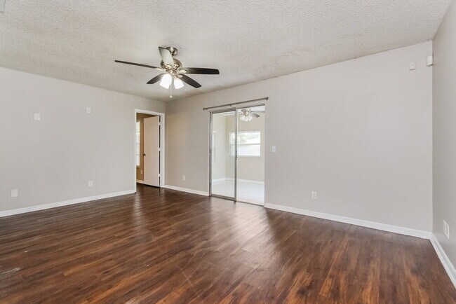 Photo - 718 Del Prado Dr