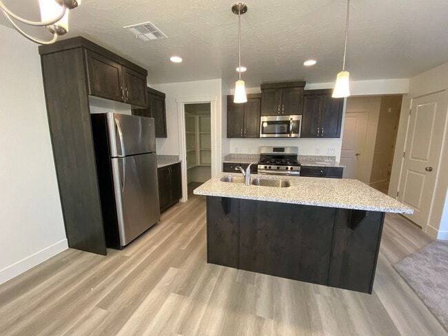 Photo - Beautiful 4 bed and 2.5 Bath in Desert Bluff Townhomes at Desert Canyons
