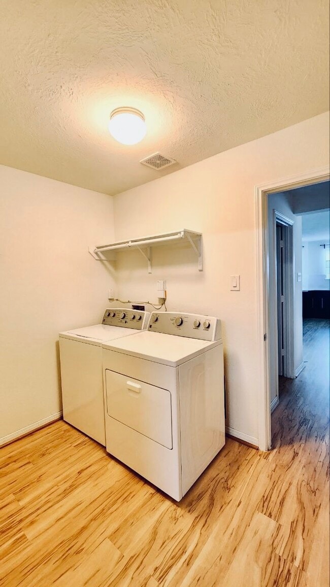 Photo - 16330 Oakside Hollow Ln