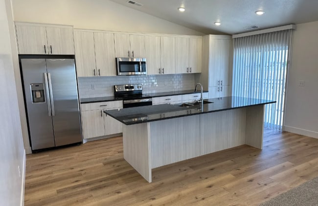 Photo - 523 W 1150 N