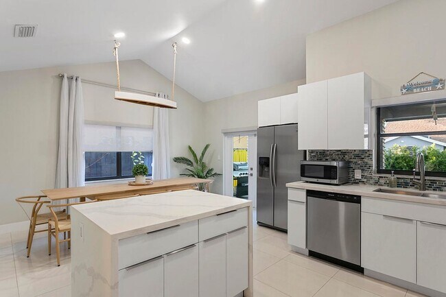 Photo - 231 SE 8th St